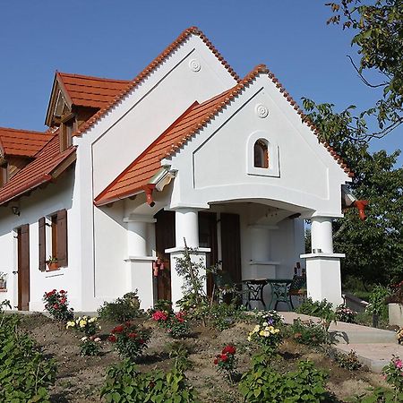 Villa Casa Beata Lesencetomaj Exterior foto