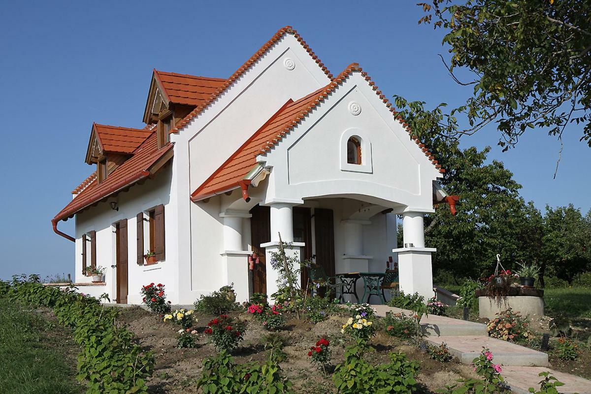 Villa Casa Beata Lesencetomaj Exterior foto